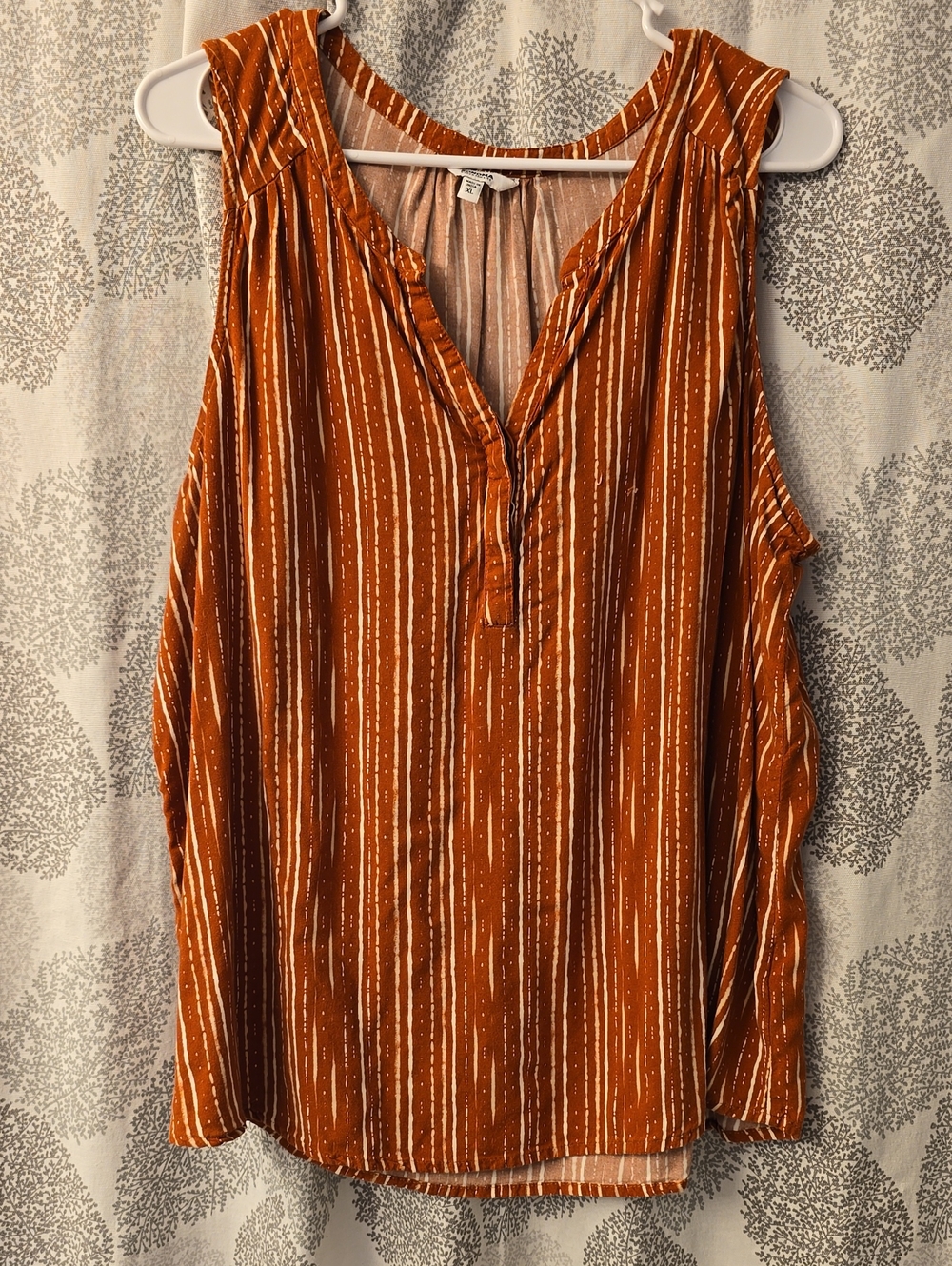 Sleeveless V-Neck Striped Blouse in Rust and White